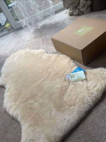 Weiches Babyfell – Medizinisch gegerbt, für Kinderwagen und Bett